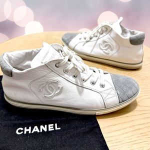 CHANEL Mid Top White Lambskin Leather Sneakers+Grey Quilted Suede Cap Toe